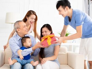 Tặng quà tết cho gia đình người yêu như thế nào?