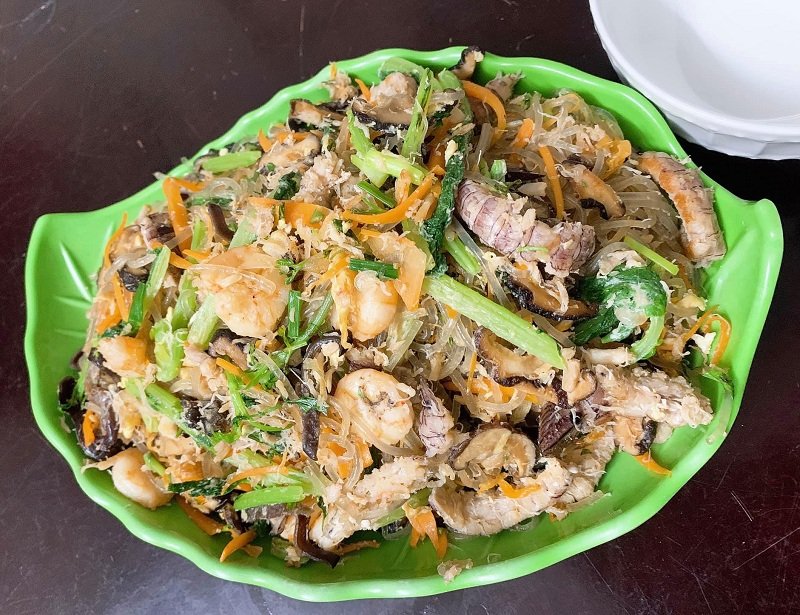 be-be-boc-non-sach-chan-2